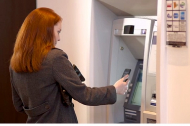 Ứng dụng smartphone rút tiền tại máy ATM