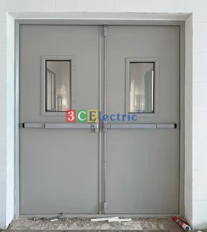 cửa chống cháy có ô kính