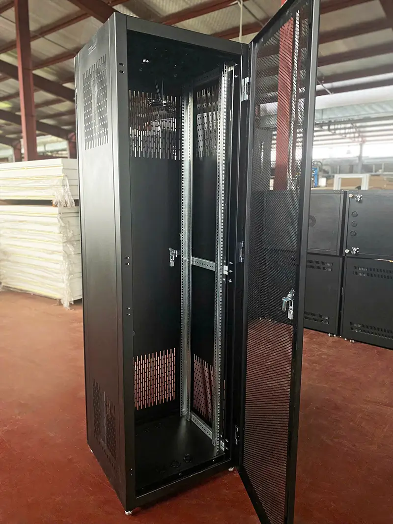 chi tiết tủ rack 42U chi tiết tủ rack 42U