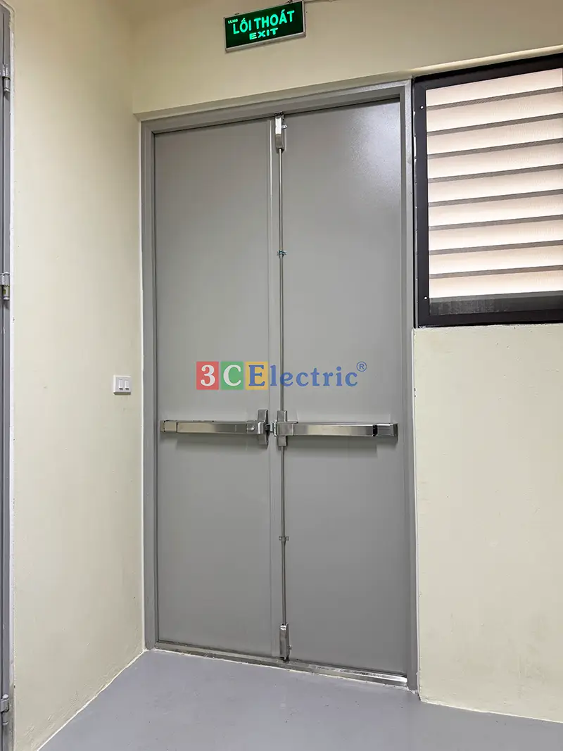 báo giá cửa chống cháy EI70 2 cánh sơn tĩnh điện báo giá cửa chống cháy 2 cánh EI70 sơn tĩnh điện