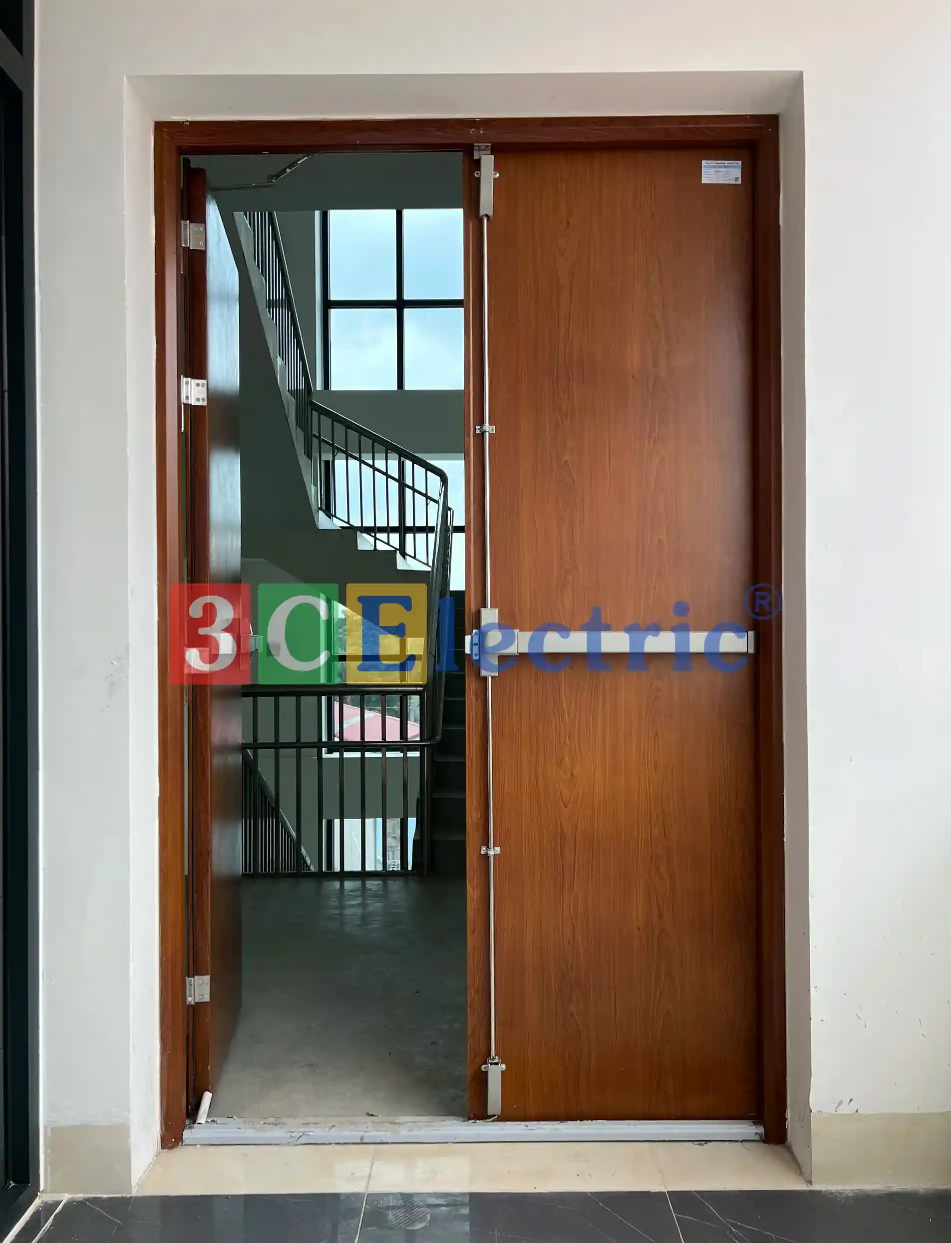 Cửa thép vân gỗ chống cháy 3CElectric