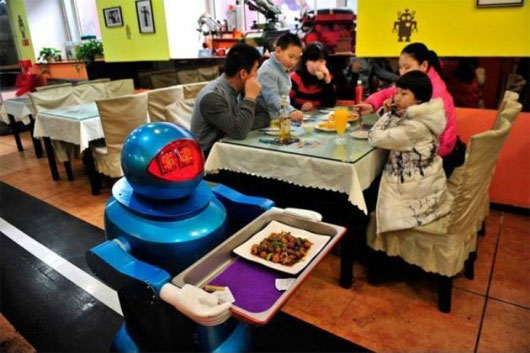 Nhà hàng có robot phục vụ tại Trung Quốc