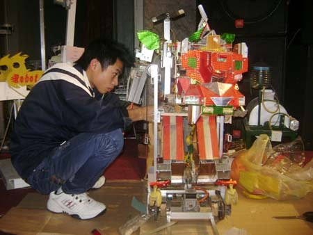 Sáng chế ra “Robot đa năng phục vụ nông nghiệp”
