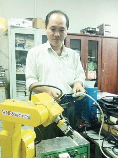 Kỹ sư Lê Anh Kiệt: Mê sáng chế robot