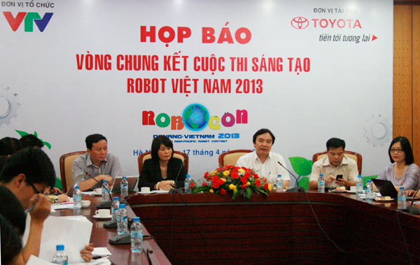 Gần 1 tháng nữa sẽ “lộ diện” đội vô địch Robocon Việt Nam 2013