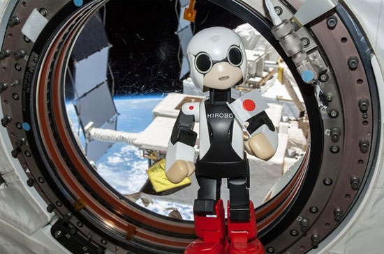 Robot nói đầu tiên trên không gian