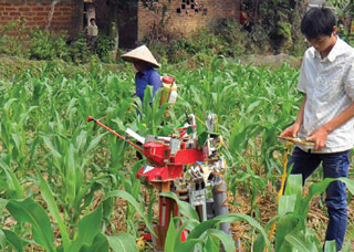 [Thế giới trẻ] Robot… nông dân