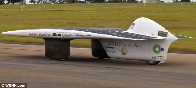 Chiêm ngưỡng chiếc xe năng lượng mặt trời nhanh nhất thế giới