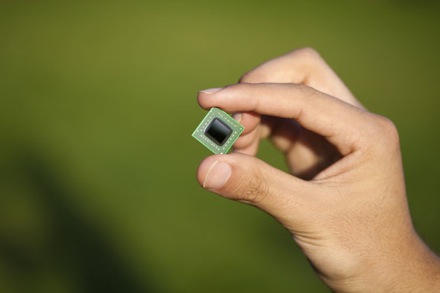 Intel và AMD đồng loạt tung ra chip mới