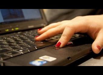 Sạc pin laptop… bằng cách gõ phím