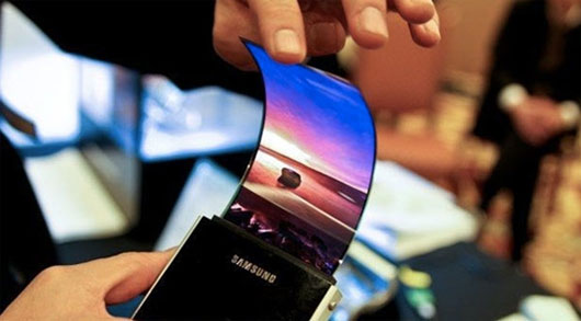 Samsung sắp ra mắt smartphone màn hình cong